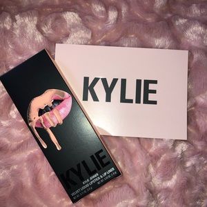 Kylie cosmetics  LA Velvet Lip Kit ,22  lip kit